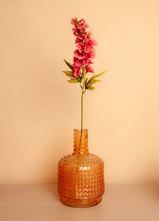 Vaas van Warm Roze Glas met Lange Hals – Elegantie in Kleur