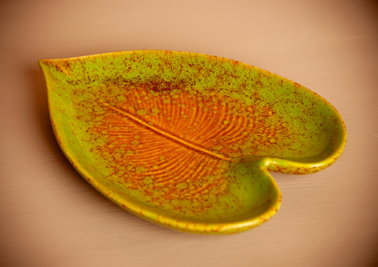 Keramiek Schaaltje in de Vorm van een Blaadje – Natuurlijke Elegantie voor Elk Interieur