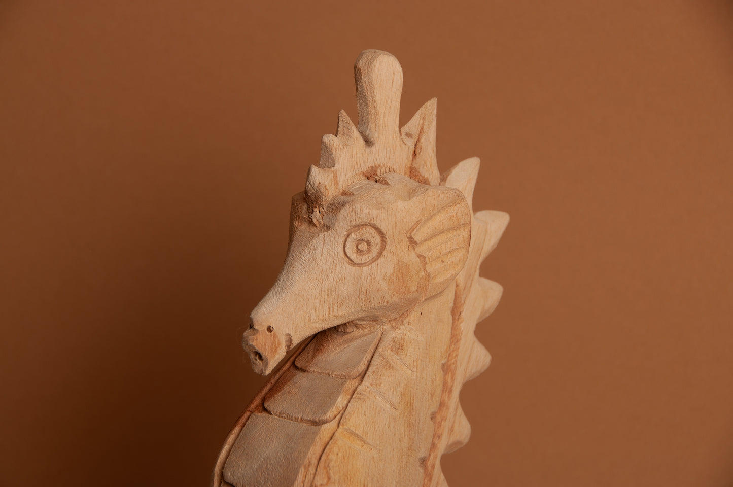 Houten Zeepaardje Beeldje – Een Tropische Touch van Natuurlijke Schoonheid