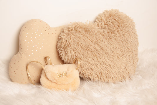 Fluffy tasje met strik – Zacht, schattig en onweerstaanbaar