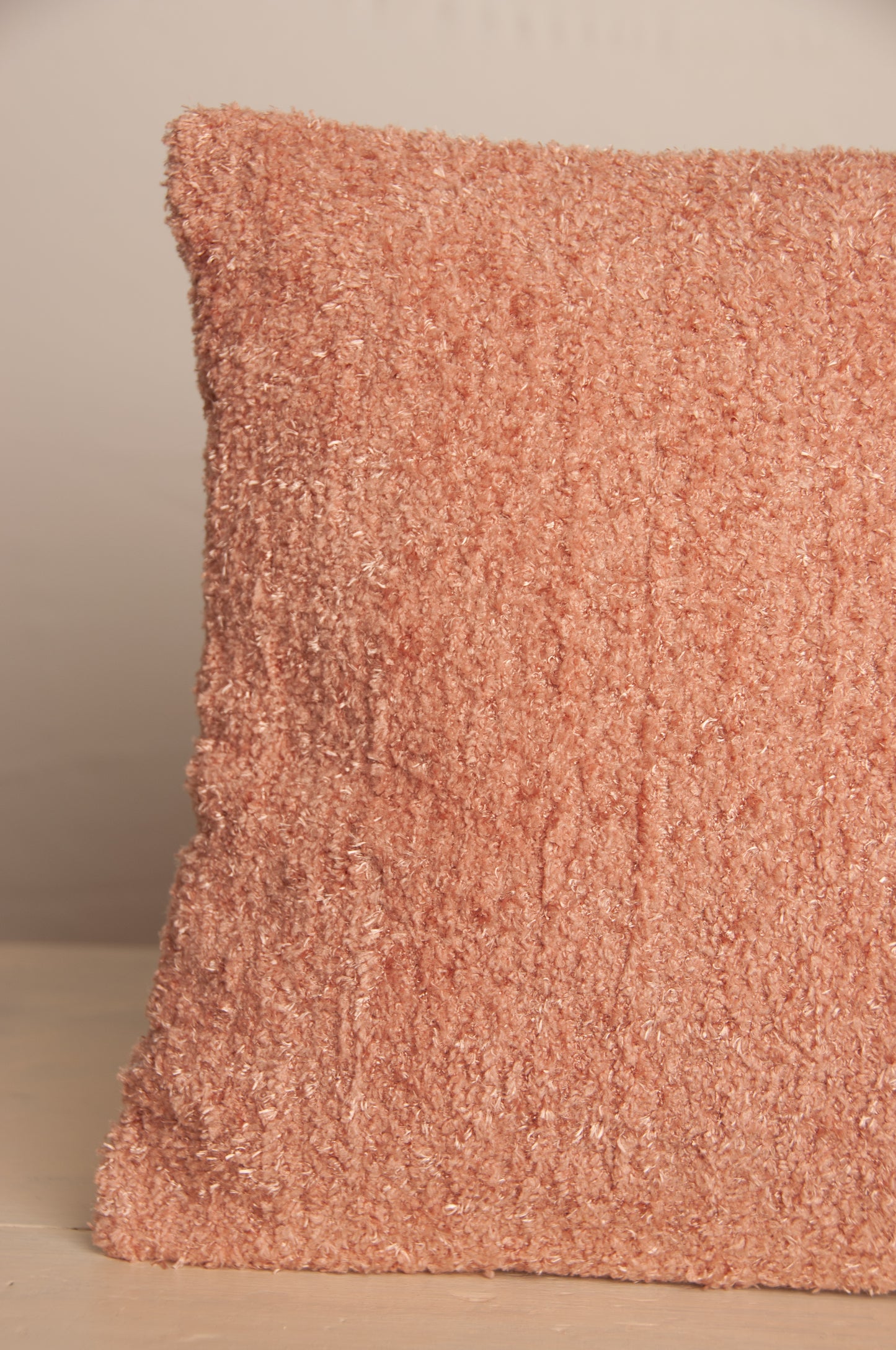 Set van 2 Roze Zacht Kussens – Een Vleugje Comfort en Kleurrijke Sfeer