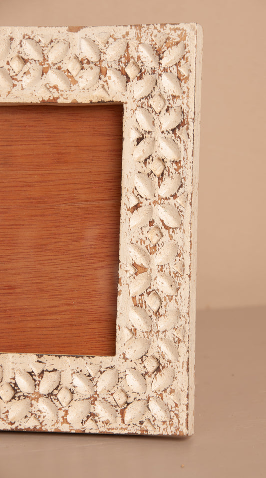 Houten Barok Fotolijst met Ingegraveerde Bloemetjes – Elegant en Tijdloos