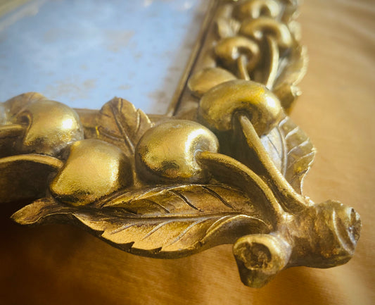 Fotolijst van Goudkleurige Kersen – Luxe en Warmte in Één Lijst