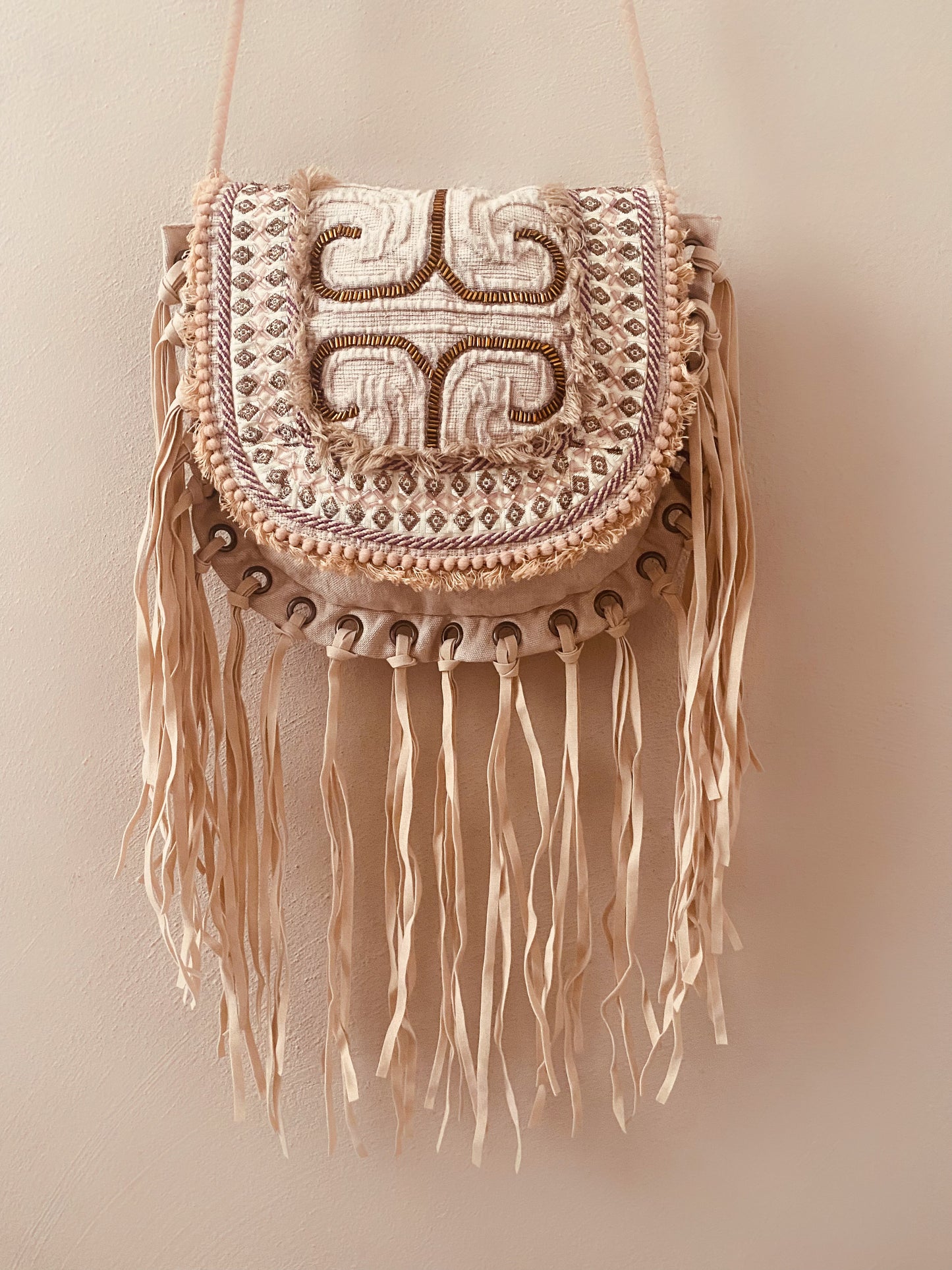 Tasje met Franjes – Speels, Stijlvol en Helemaal on-Trend