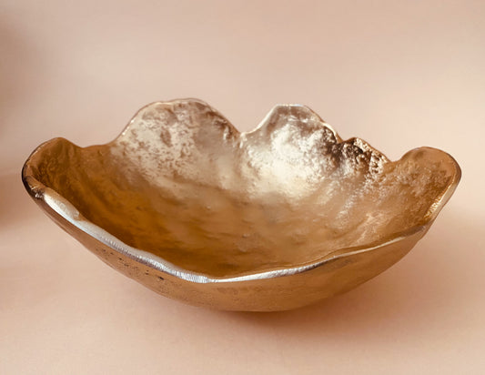 Licht Gouden Metalen Schaaltje – Subtiele Luxe voor elk Interieur