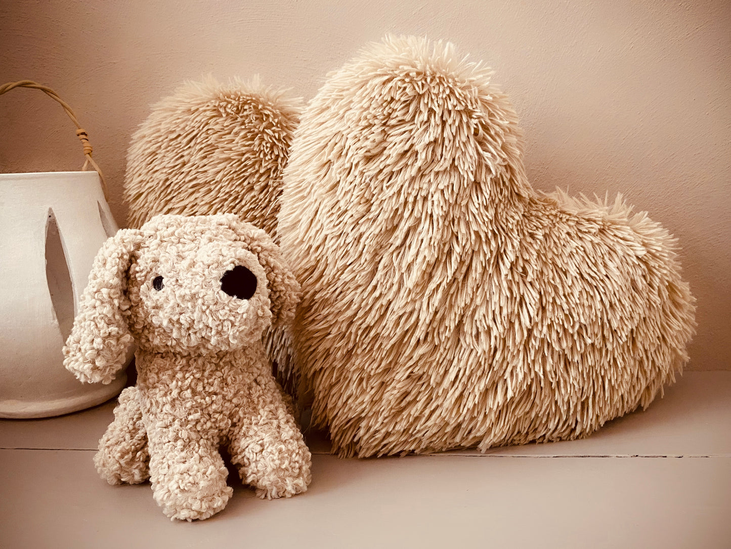 Set van 2 Fluffy Harten Kussens en een Hondenknuffel Deurstop