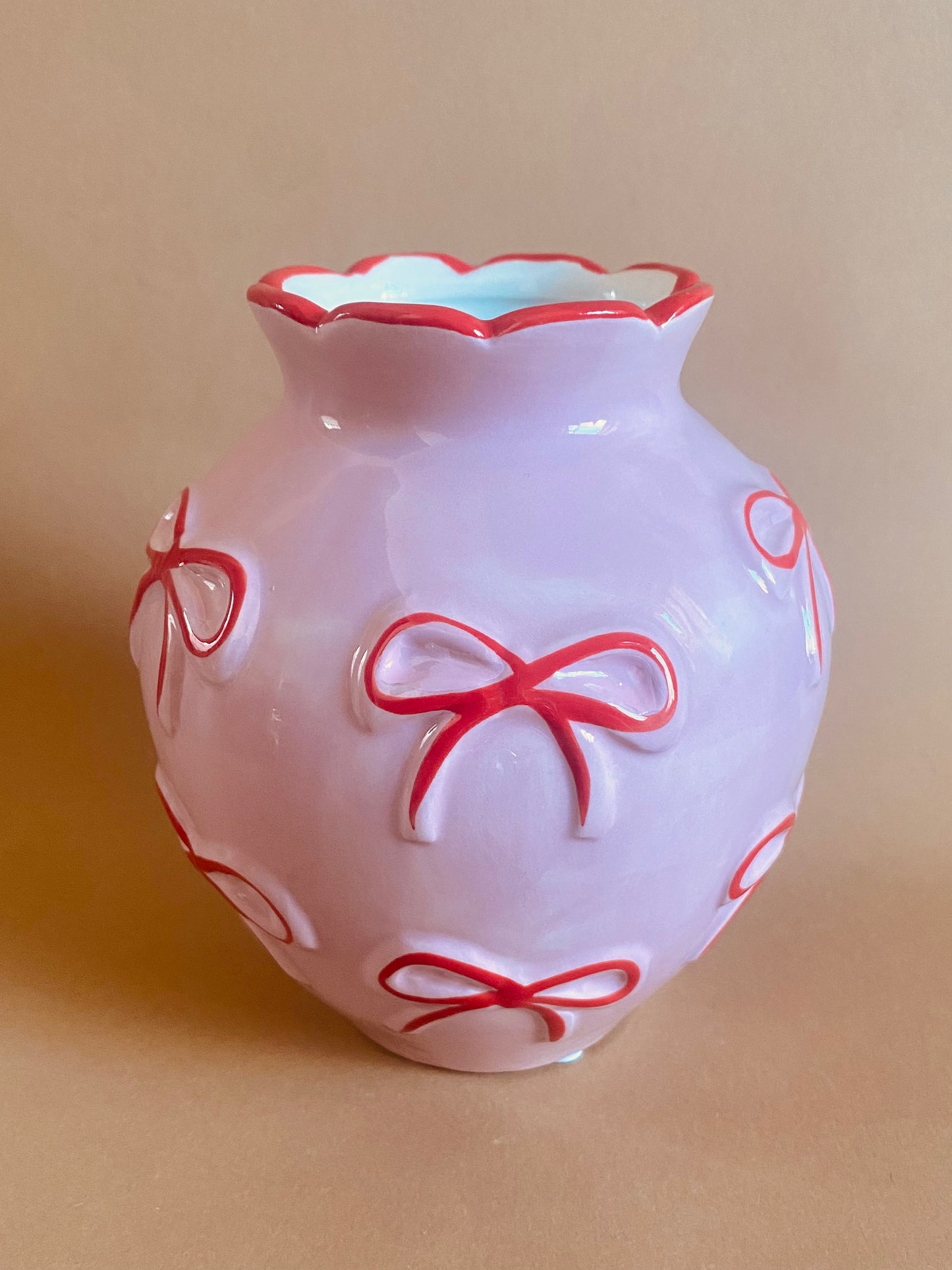 Zacht roze vaasje met strikjes