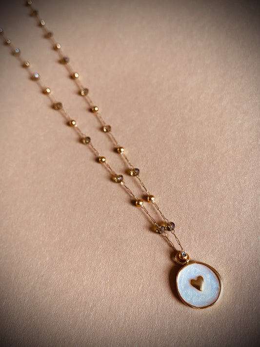 Fijne goudkleurige ketting met hartje – puur, zacht en vol betekenis