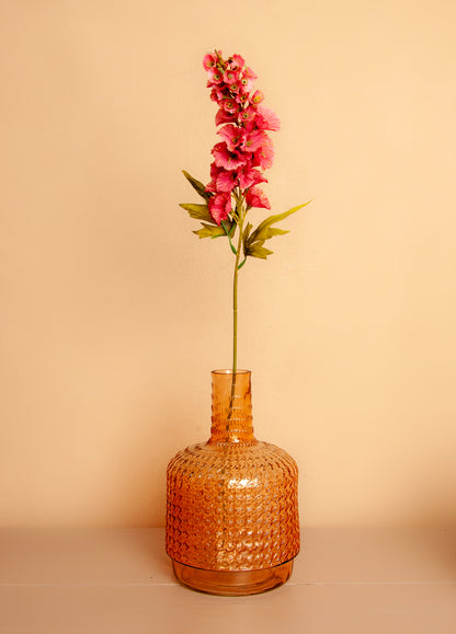 Vaas van Warm Roze Glas met Lange Hals – Elegantie in Kleur