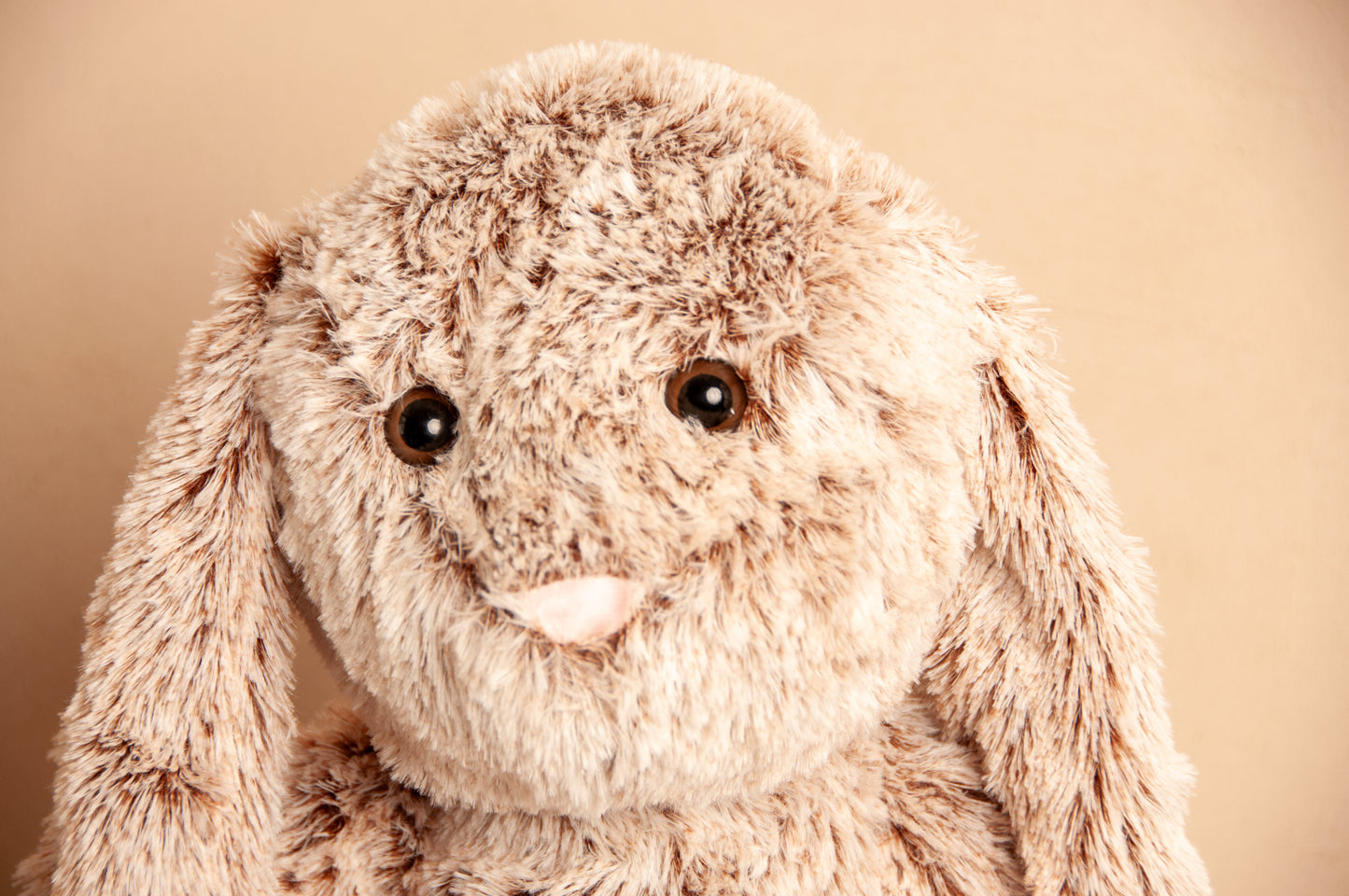 Groot Beige Knuffelkonijn – Het Ultieme Knuffelvriendje voor Gezellige Momenten