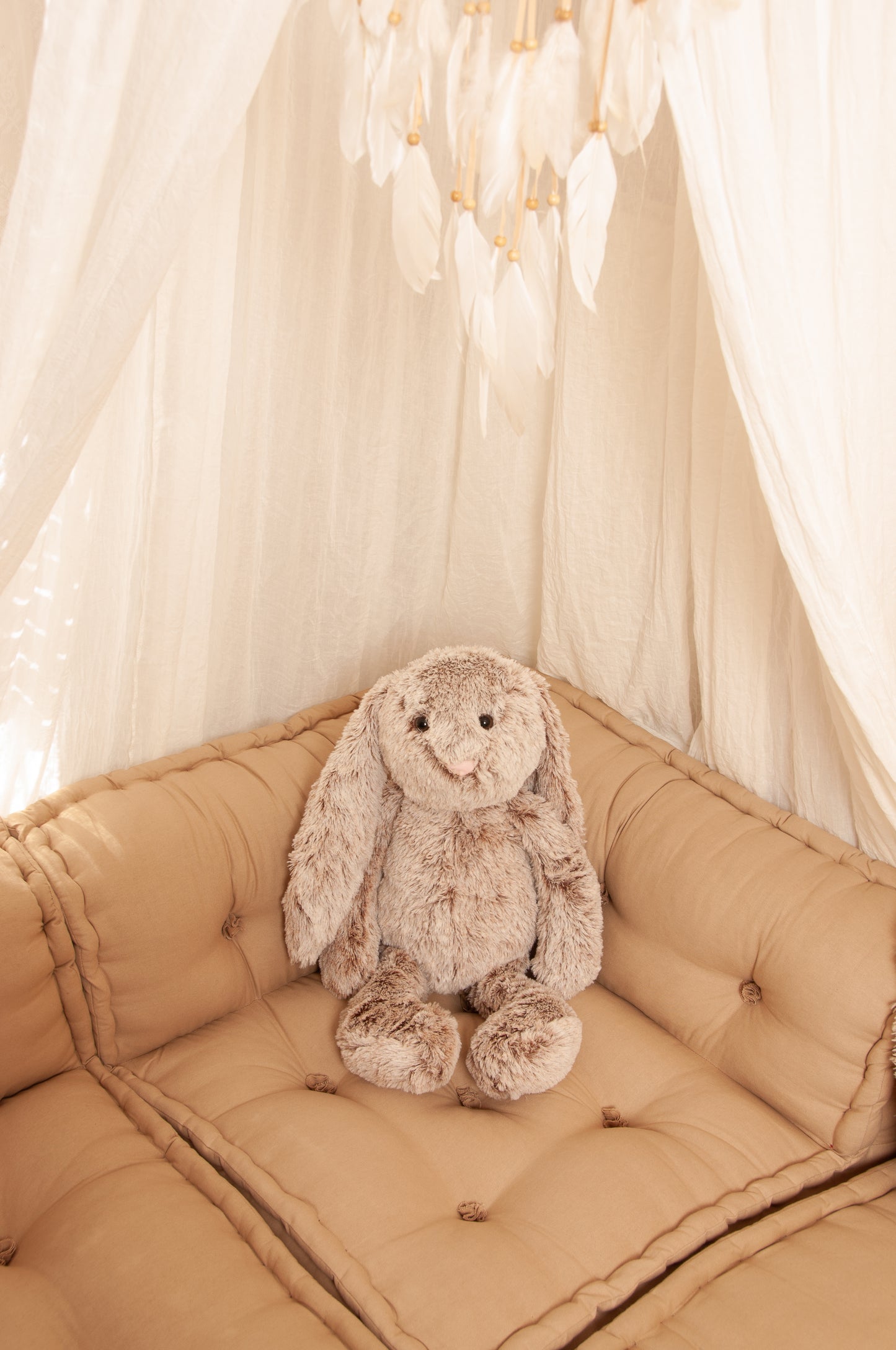 Groot Beige Knuffelkonijn – Het Ultieme Knuffelvriendje voor Gezellige Momenten