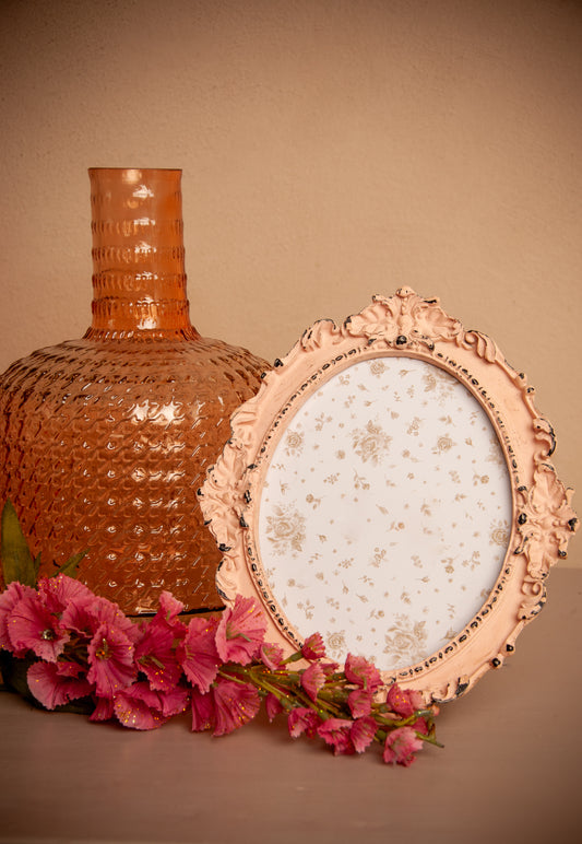 Sfeervolle Zachtroze Houten Fotolijst – Zacht, Romantisch en Verfijnd