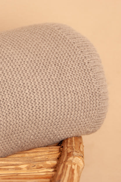 Grijs Gehaakt Kleed/Plaid – Warme en Tijdloze Sfeer voor je Interieur