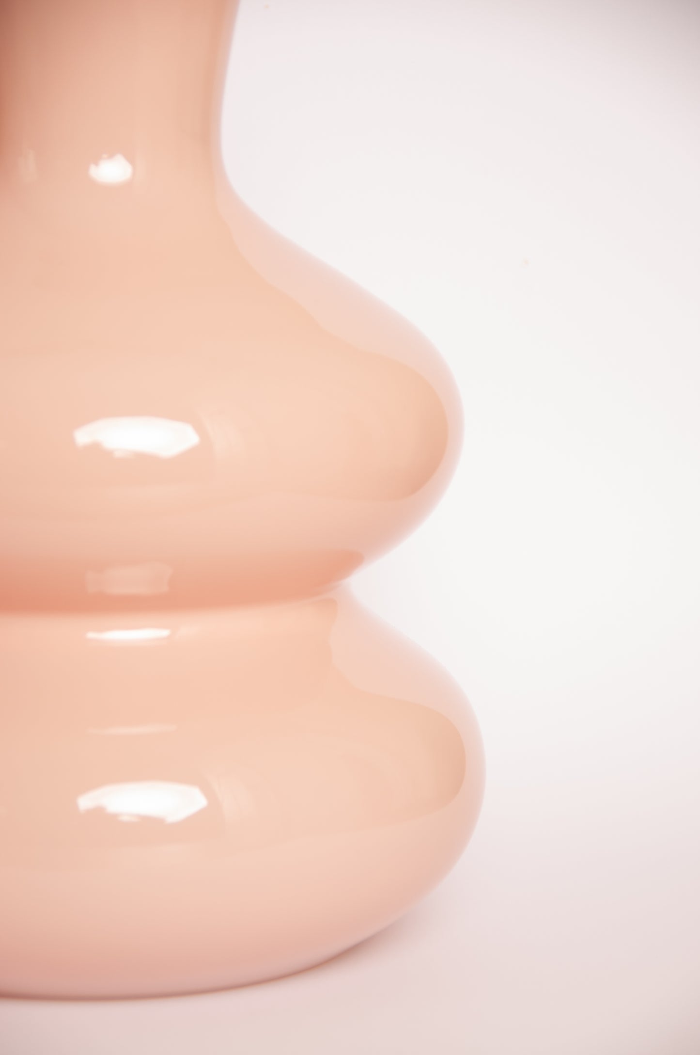 Glazen Roze Vaas – Subtiele Elegantie en Moderne Flair