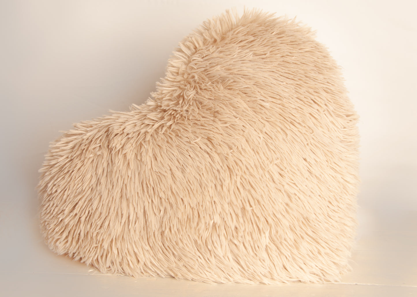 Hartvormig Sierkussen – Bleached Sand Beige (40x45 cm)