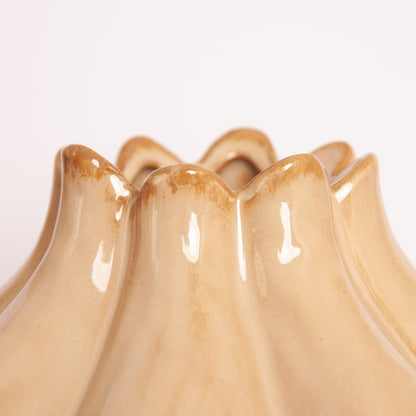 Beige Vaas met Bloemvorm – Subtiele Elegantie en Natuurlijke Charme