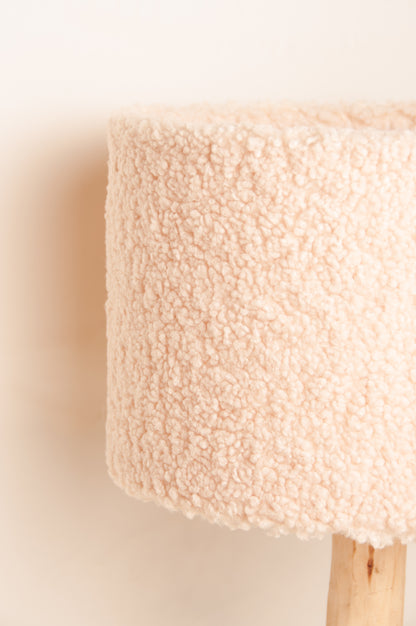 Unieke Teddy Lampenkap met Houten Voet – Warm, Speels en Stijlvol