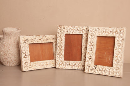 Houten Barok Fotolijst met Ingegraveerde Bloemetjes – Elegant en Tijdloos