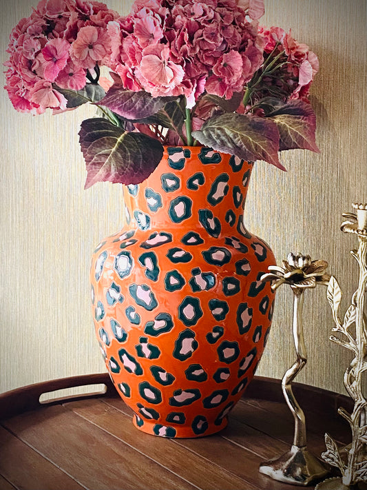 Robuuste Oranje Cheeta Vaas – Een Stijlvolle Eyecatcher voor Elk Interieur