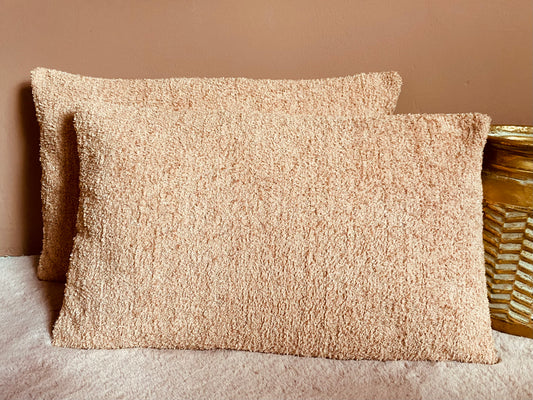 Set van 2 Roze Zacht Kussens – Een Vleugje Comfort en Kleurrijke Sfeer