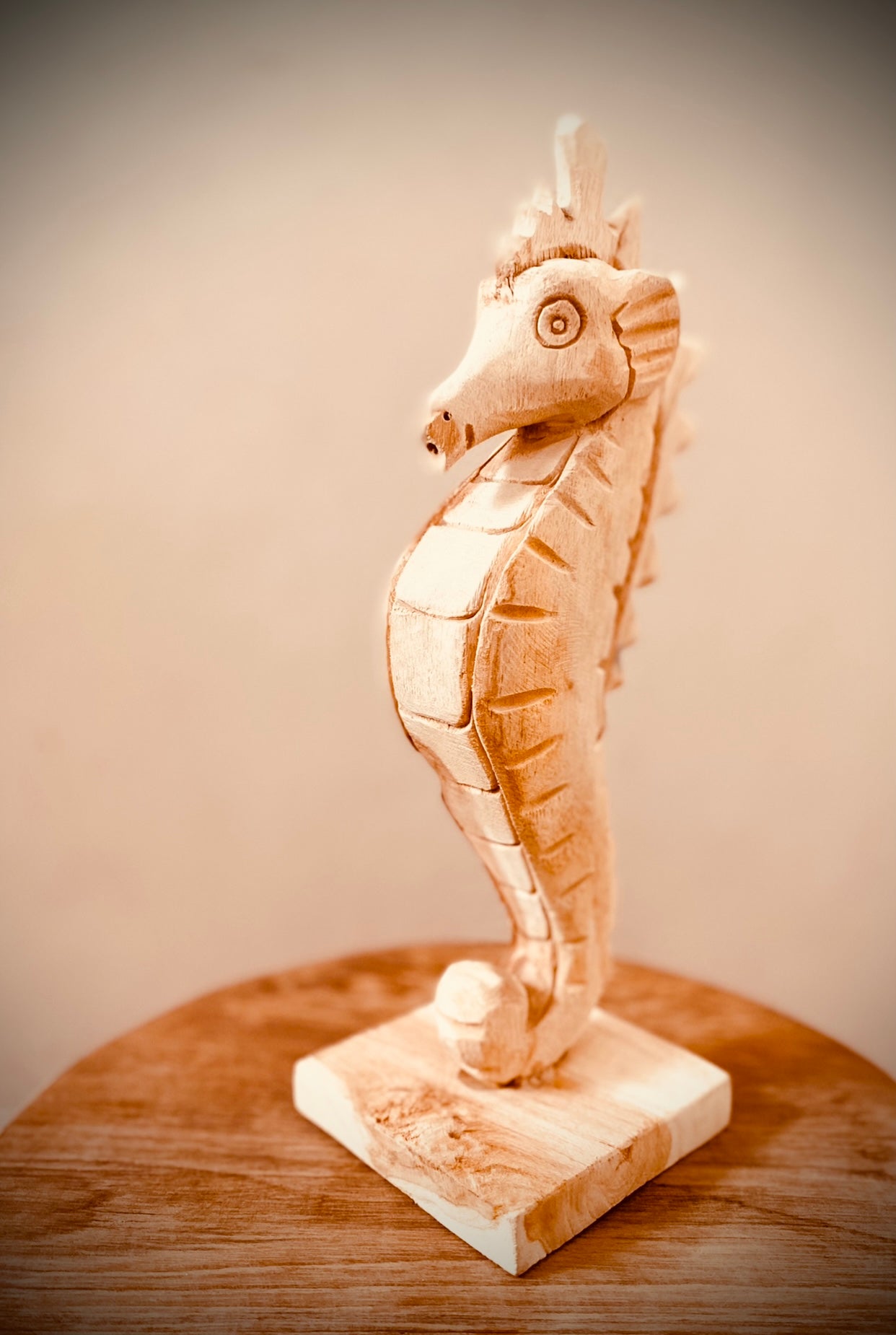 Houten Zeepaardje Beeldje – Een Tropische Touch van Natuurlijke Schoonheid