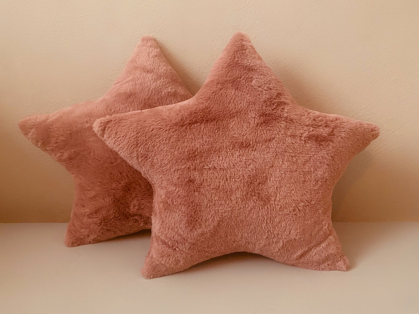 Breng Sfeer in de Kinderkamer met deze Stijlvolle Set Kussens van Sterren, 2 stuks