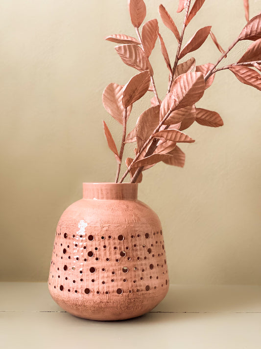 Roze Metalen Vaas – Stijlvolle Kleurrijke Accentuering voor je Interieur