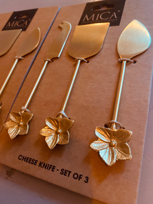 Kaasmesjes Goudkleurig met Bloemetje – Stijlvol Snijden in Smaak!