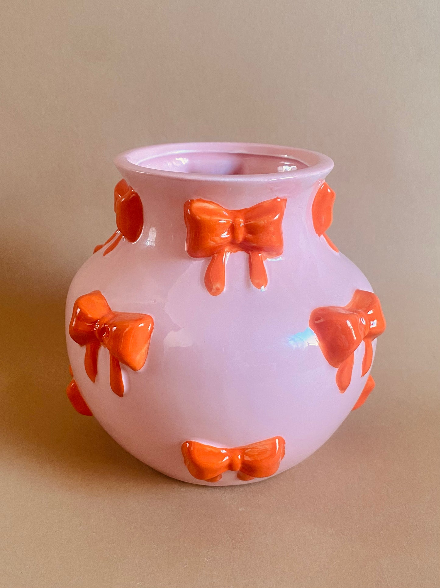 Vaasje met strikjes – charmant en stijlvol