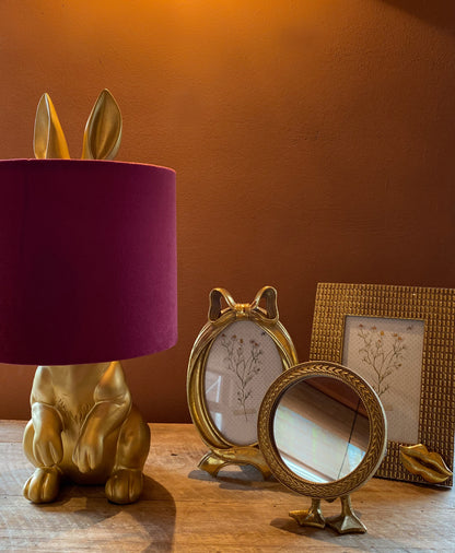Goudkleurige Bordeaux Konijnen Lamp – Speelse Elegantie met een Luxe Touch