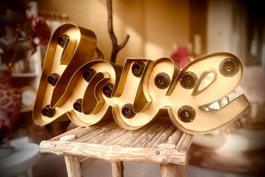 Love Lamp – Sfeervolle Verlichting met een Warme Uitstraling